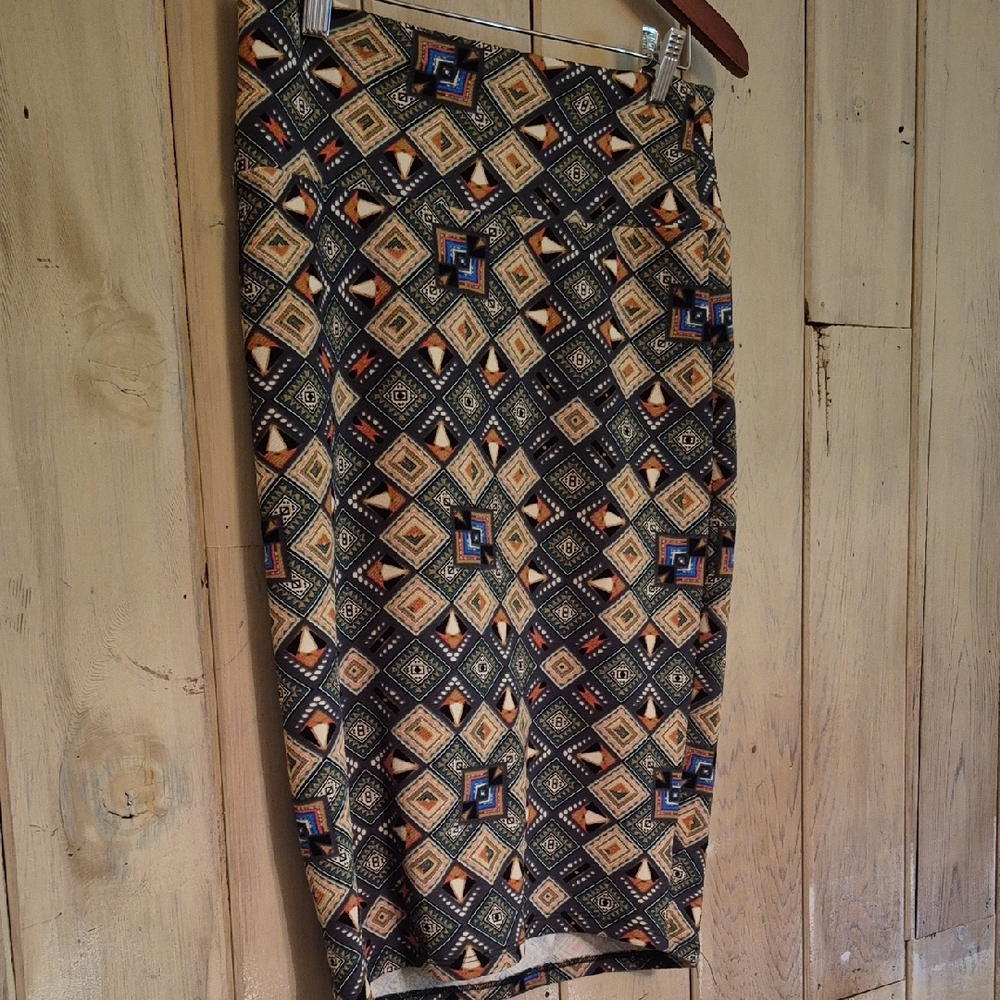 Stretchy Skirt With Aztec Pattern - Picture 2 of 9
